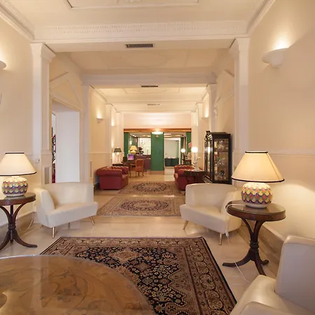 Laurentia Hotel 3*