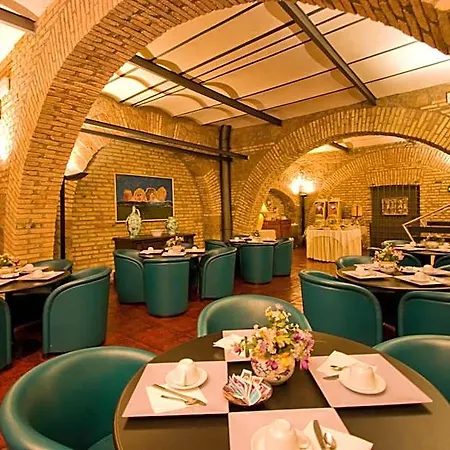 Laurentia Hotel