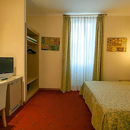 Laurentia 3*