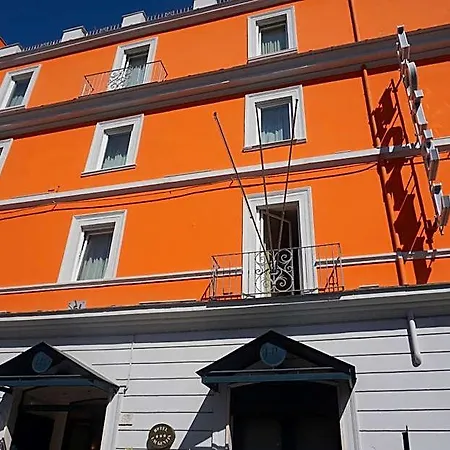 Laurentia Hotel 3*