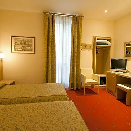 Laurentia Hotel 3*