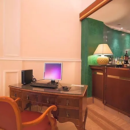 Laurentia Hotel 3*