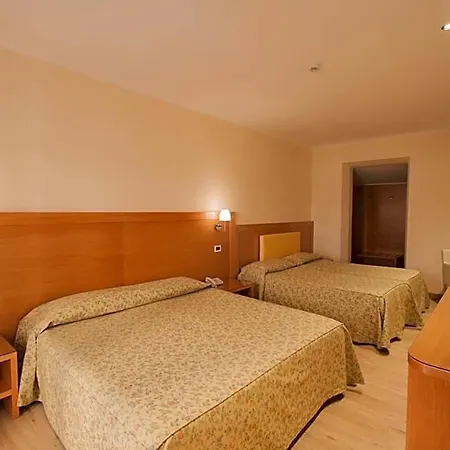 Laurentia Hotel 3*