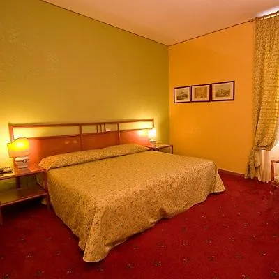 Laurentia 3*