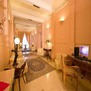 Laurentia Hotel 3*