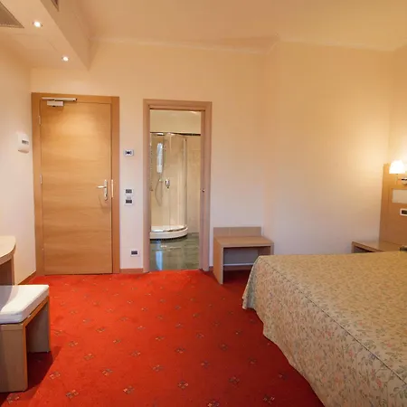 Laurentia Hotel 3*