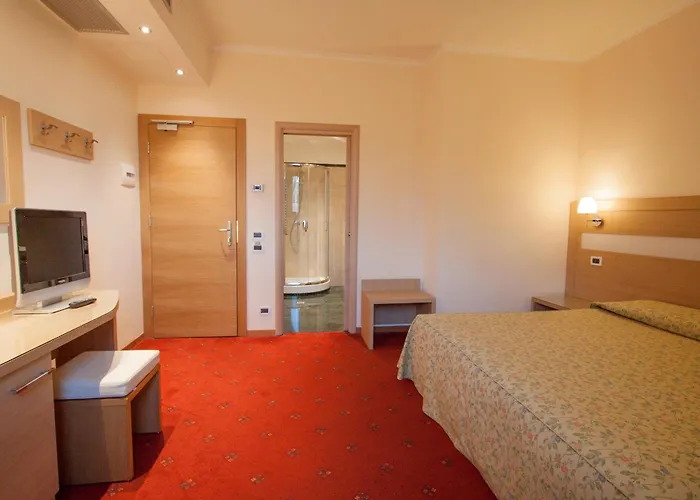 Laurentia Hotel 3*