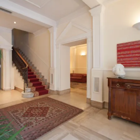 Laurentia Hotel 3*