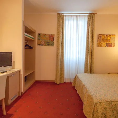 Laurentia Hotel