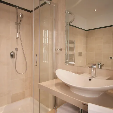 Hotel Laurentia 3*